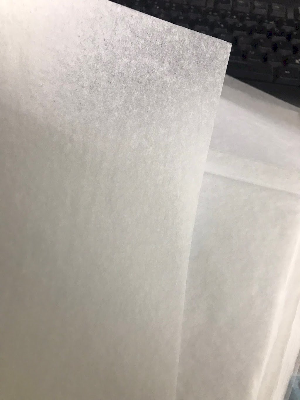 Giấy pelure là gì? Đặc điểm, ứng dụng của giấy pelure trong in ấn, sản xuất