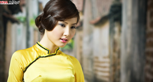 Diễm My 9X, duyên dáng với áo dài