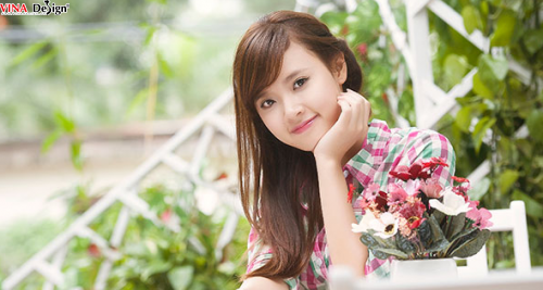 Midu, long lanh trong nắng Hà thành