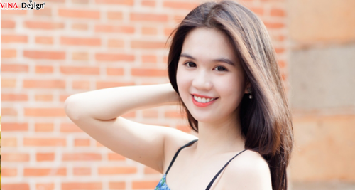 Ngọc Trinh, khoe da trắng ngần dưới nắng