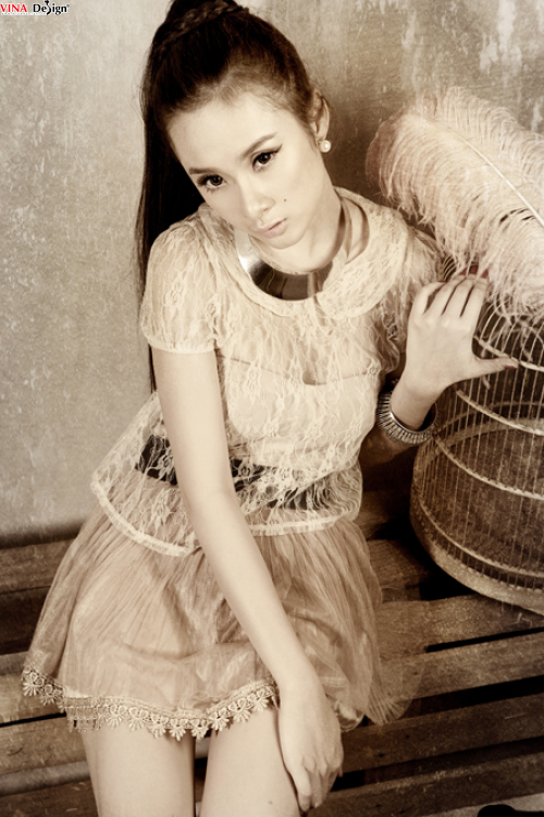 Phương Trinh - một mình trong ngôi nhà hoang