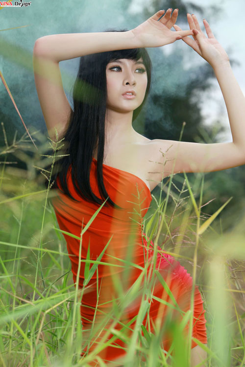 Phương Trinh - quyến rũ với bờ vai trần