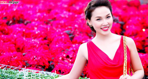 Quỳnh Thư gợi cảm giữa phố đông