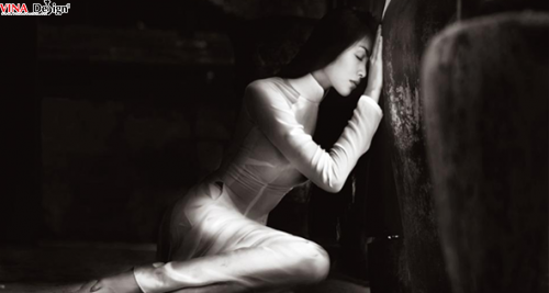 Tăng Thanh Hà, đẹp mong manh với áo dài trắng