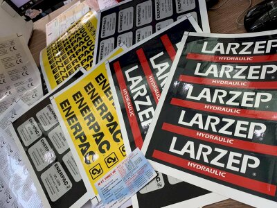 Decal vinyl là gì? Đặc điểm, ứng dụng của decal vinyl  