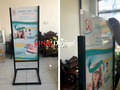 In Standee chân sắt giá rẻ TPHCM