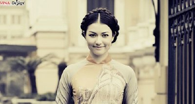 Hồng Quế kín đáo với áo dài