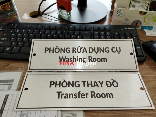 In bảng tên phòng nhôm xước - phòng rửa dụng cụ - phòng thay đồ - VND61