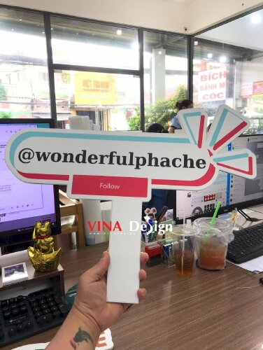 Hashtag cầm tay Follow @wonderfulphache - MSN449