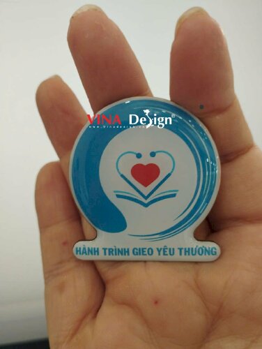 Làm huy hiệu đổ keo gắn nam châm, huy hiệu hội với logo & slogan hội nhóm - VND786