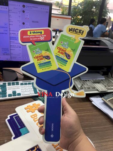 Bảng check in cầm tay hashtag cho sự kiện ra mắt sách - VND923