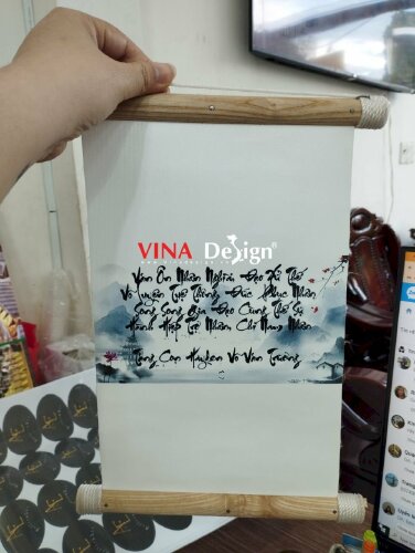 In tranh canvas thả nẹp gỗ quấn thừng, in chữ thư pháp - VND232