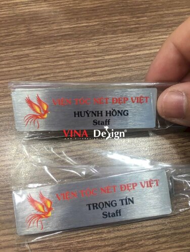 Bảng tên nhân viên cài áo nam châm hít cho Viện tóc Hair Studio salon tóc - VND931