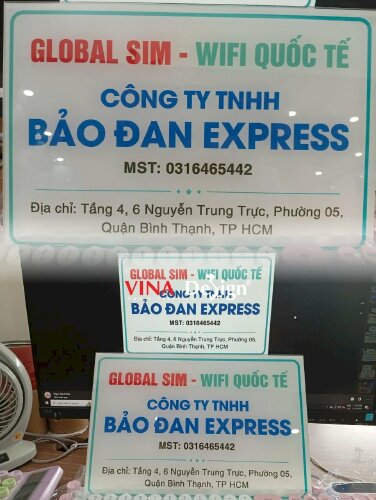 In bảng tên công ty Mica trong 3li in UV 1 mặt, lót trắng full nền - VND957