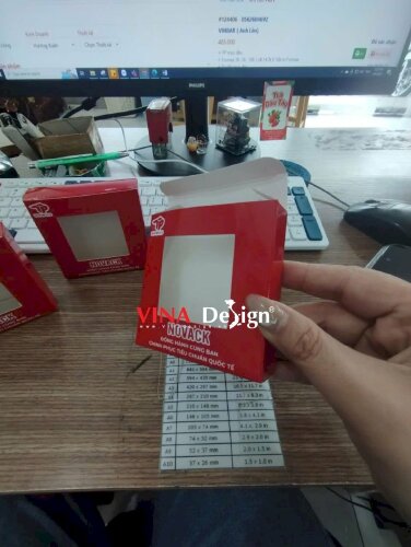 In hộp giấy hình vuông có ô cửa sổ dán miếng support cho công ty sơn công nghiệp - VND951