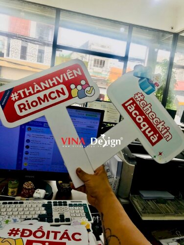 Làm biển cầm tay check in sự kiện đối tác sàn thương mại điện tử MCN Multi-channel Network - VND953