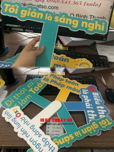 In hashtag cầm tay học sinh, học đường, đào tạo, giáo dục, trường học - VND68