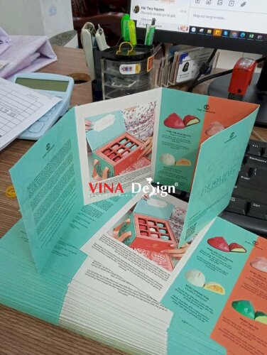 In tờ rơi A4, tờ rơi zigzag giới thiệu sản phẩm hộp quà socola - VND317