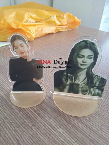In tượng Mica ảnh chân dung, standee Mica trong suốt chân dung người mẫu idol - VND507