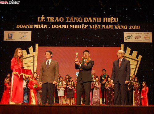 VINA Design nhận cúp vàng “Doanh nhân – Doanh nghiệp Việt Nam vàng 2010”