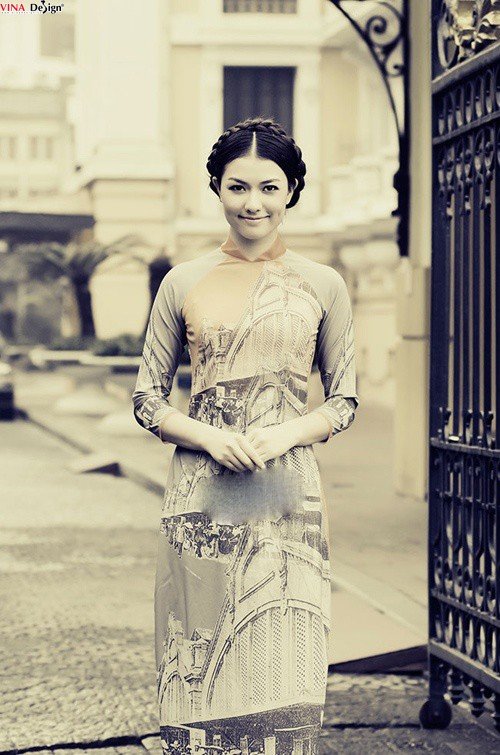 Hồng Quế kính đáo với áo dài