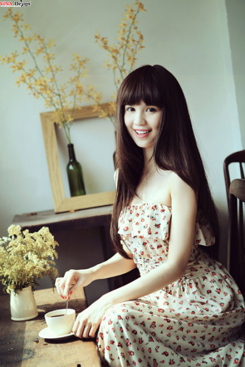 Ngoc Trinh khoe dang ngoc