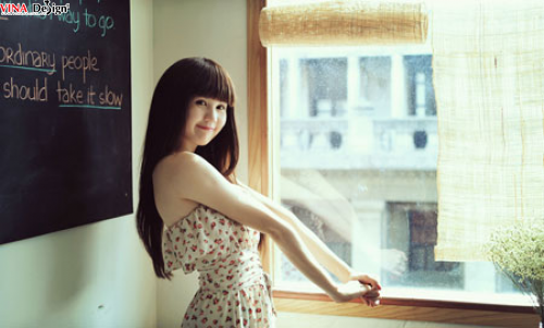 Ngoc Trinh khoe dang