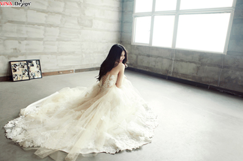Ngoc Trinh long lay voii ao cuoi
