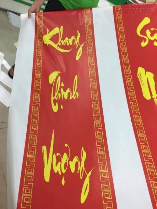 In câu liễn chúc mừng năm mới với dịch vụ in silk giá rẻ tại In Kỹ Thuật Số