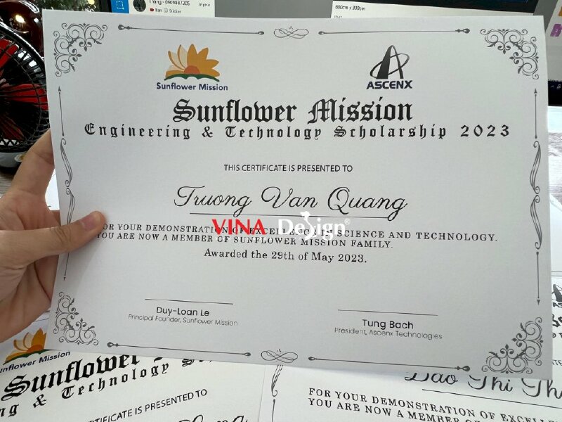 In giấy chứng nhận học bổng Sunflower Mission Engineering & Technology Scholarship - VND42