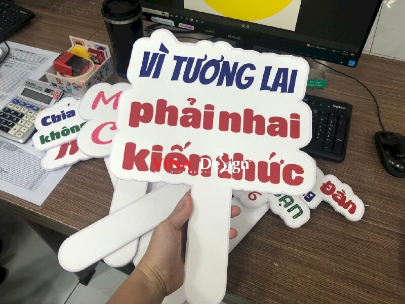 In hashtag cầm tay lễ tốt nghiệp - VND37