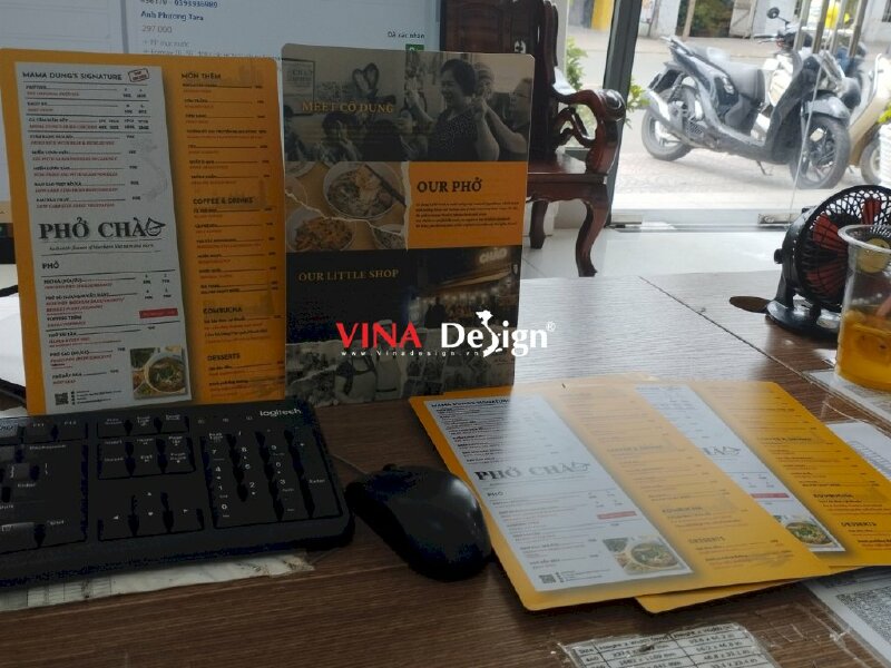 In menu quán phở song ngữ Anh - Việt dạng tấm nhựa cầm tay A5 - VND88