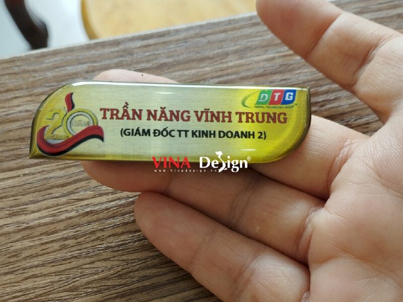 In thẻ tên nhân viên đổ keo gắn nam châm - VND62