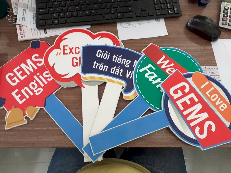 Những lưu ý khi thiết kế hashtag cầm tay