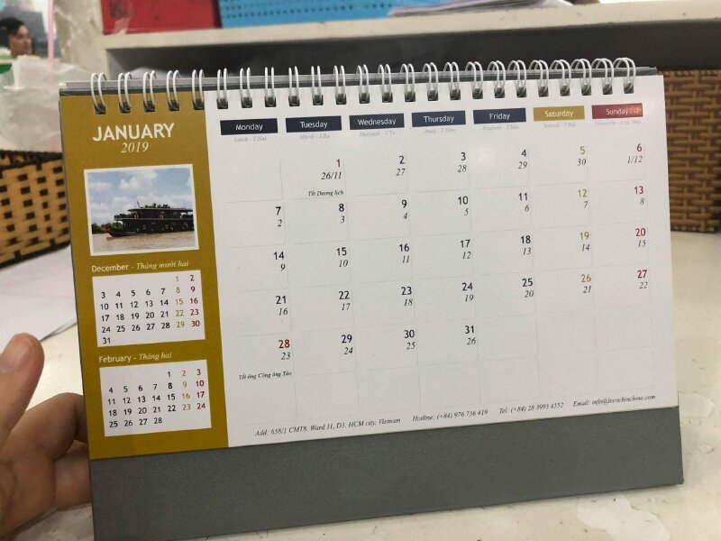 Kích thước lịch để bàn chữ M