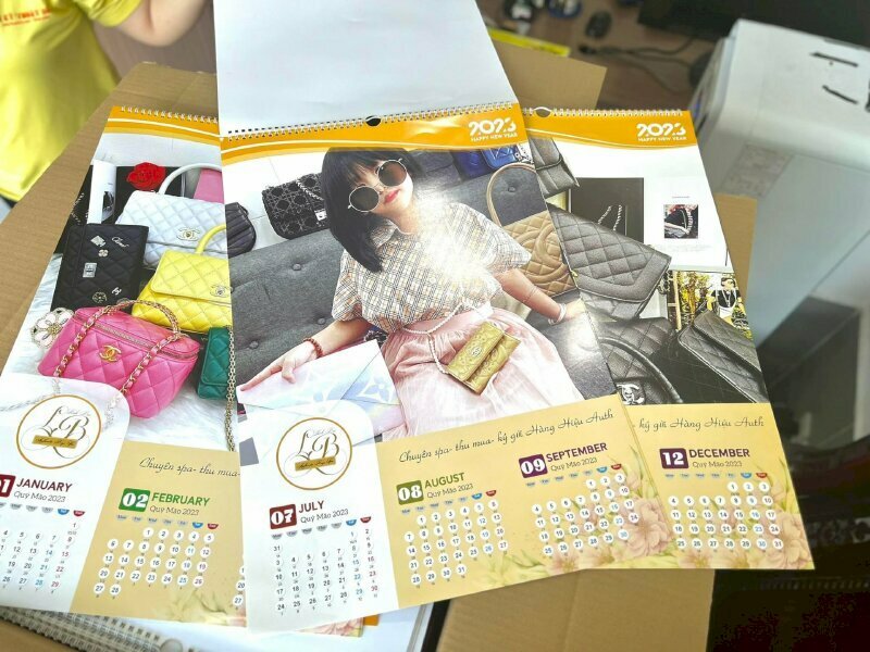 Kích thước lịch treo tường 5 tờ