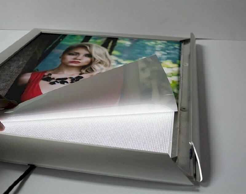 Backlit film là gì?