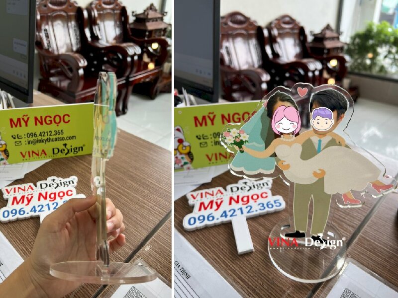 In chibi cô dâu chú rể mockup mô hình cưới standee mica để bàn - VND183