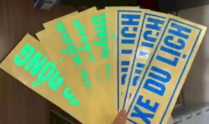 In các sản phẩm quảng cáo