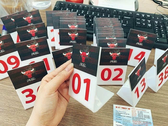 Kích thước bảng mica để bàn A3