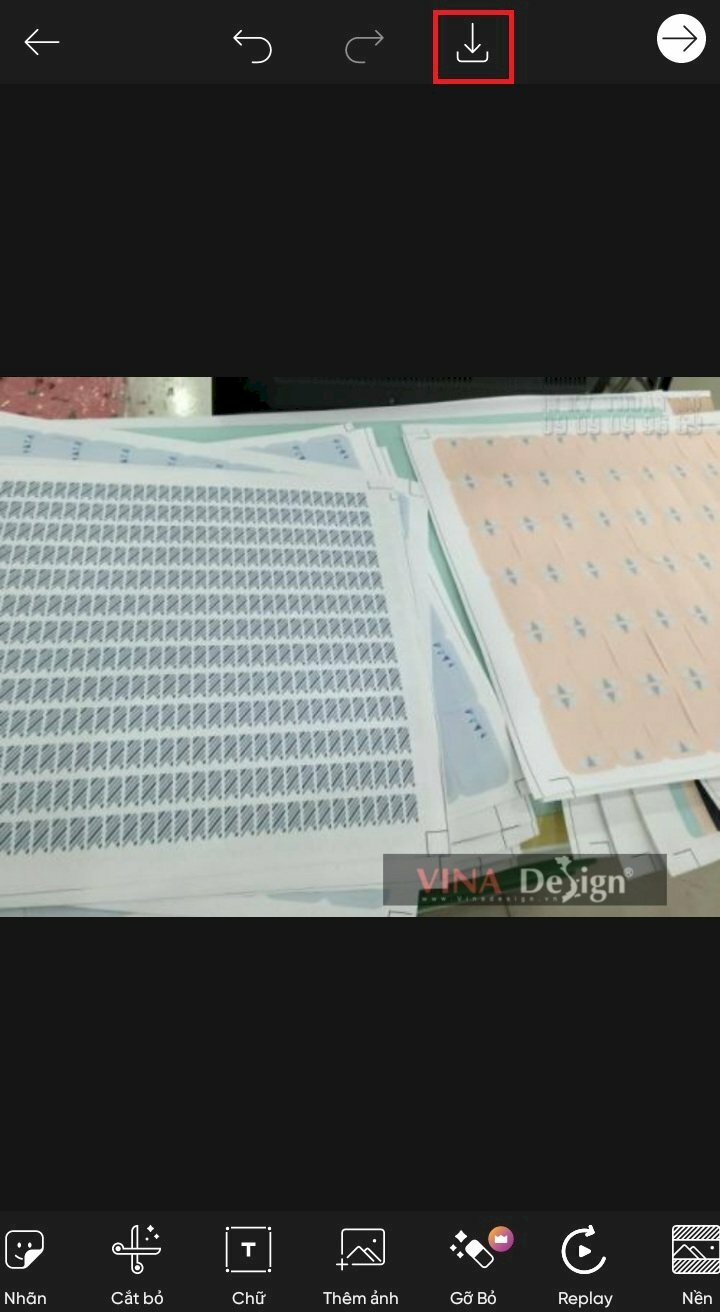 Khi bạn đã hoàn thành, nhấn nút Lưu có biểu tượng mũi tên tải xuống để lưu ảnh chèn logo chìm.