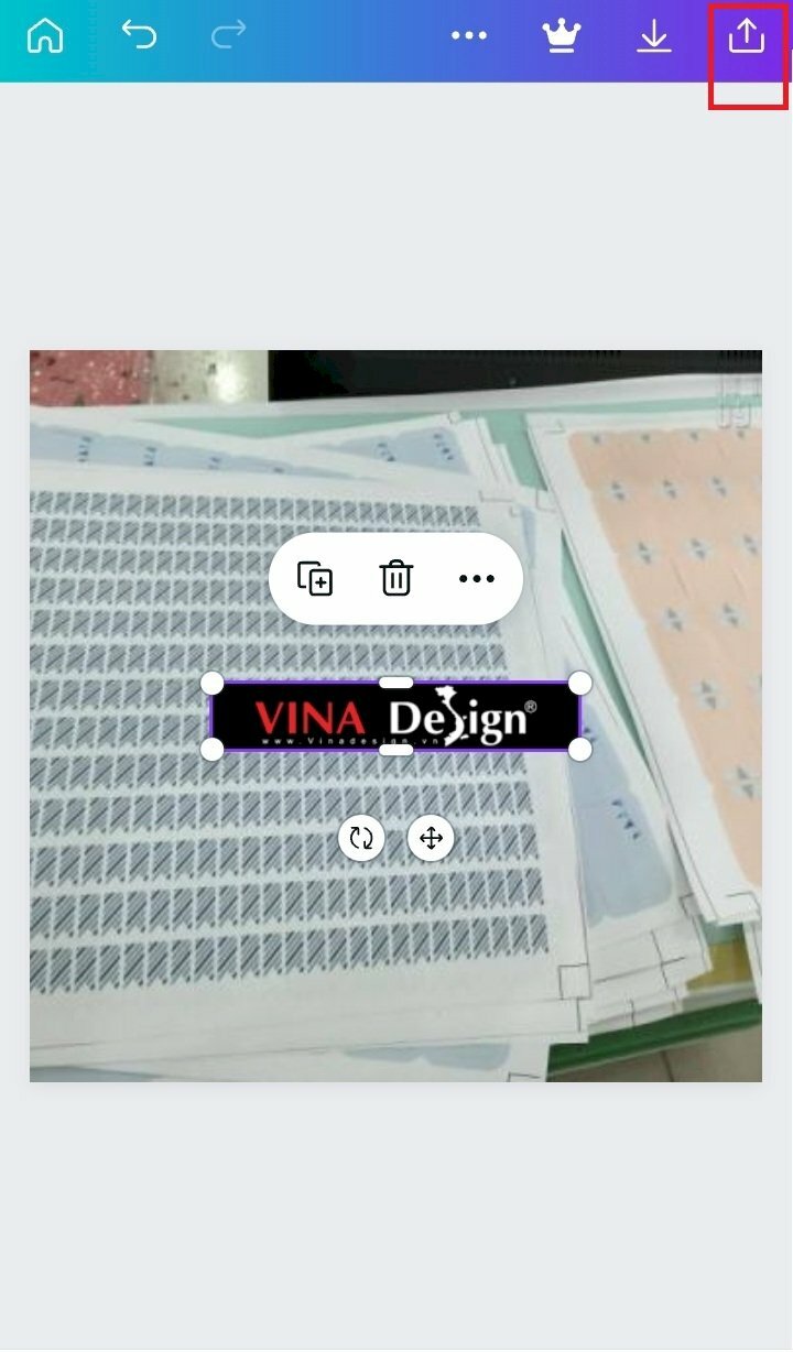 Bước 6: Khi bạn đã hoàn thành chỉnh sửa, nhấn vào nút "Download" (Tải xuống) ở góc trên bên phải màn hình để lưu ảnh đã chỉnh sửa lên điện thoại của bạn.