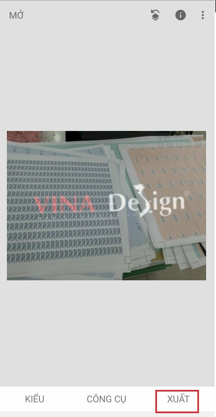 Bước 5: Khi hoàn thành hãy nhấn vào dấu tích ở góc phải màn hình để lưu > Bấm Xuất để xuất ảnh.