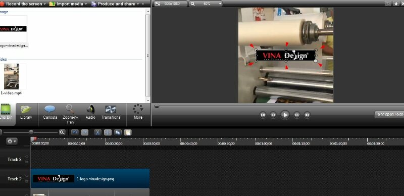 Điều chỉnh kích thước Logo hiển thị trong video bằng cách nhấp chuột vào logo trên màn hình xem trước và kéo các điểm kiểm soát ở bốn góc của logo ra để làm logo lớn hơn hoặc kéo vào để làm nhỏ hơn.