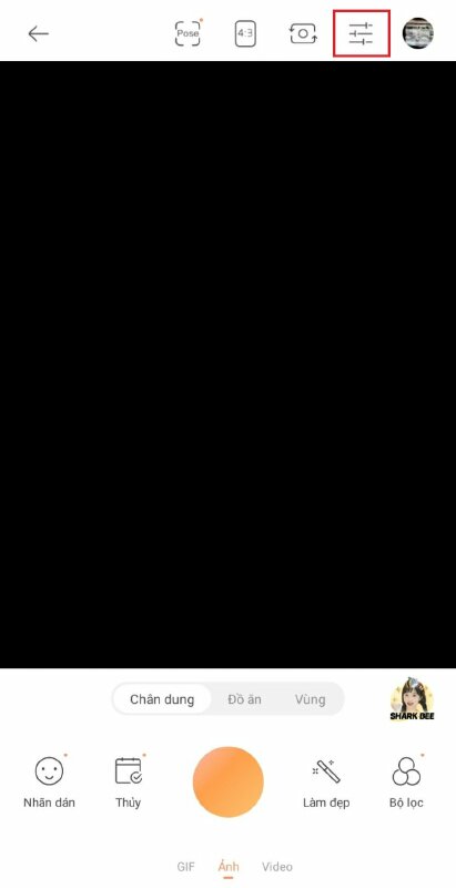 Bước 2: Trên giao diện Camera của ứng dụng, chọn vào biểu tượng Settings (có hình ba dấu gạch ngang) ở góc trái.