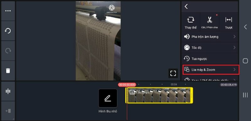 Bước 5: Hãy bấm vào video, các tùy chọn chỉnh sửa sẽ hiển thị bên góc phải > Chọn tính năng Lia máy & Zoom.