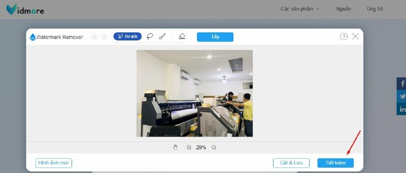 Bước 5: Sau khi xóa xong logo trên ảnh hãy bấm vào Tiết kiệm để tải ảnh đã xóa logo về máy.
