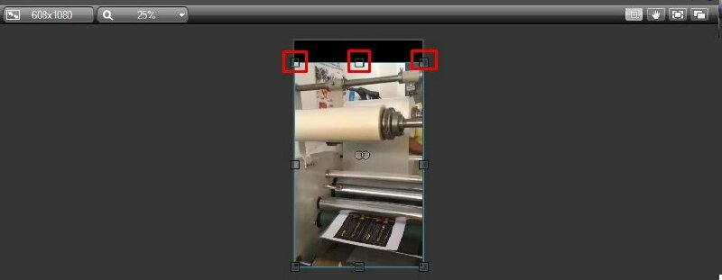 Bước 4: Chọn biểu tượng Crop trên thanh menu > Nhấn vào video, lúc này trên video sẽ xuất hiện các ô vuông ở các góc > Hãy kéo chọn phần video không chứa. Lúc này sẽ xuất hiện một khoảng đen tại chính phần bạn đã cắt bỏ.