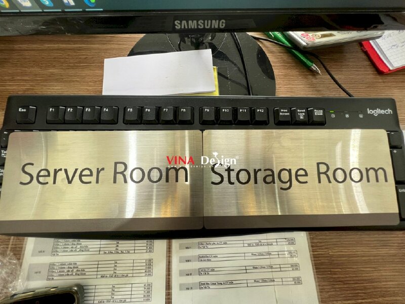 In bảng tên phòng inox Server Room, Storage Room, biển tên phòng inox tiếng Anh - VND287