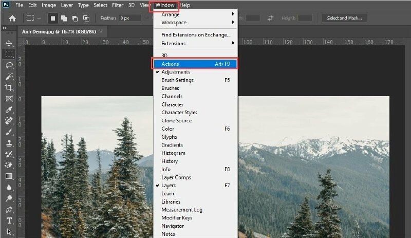 Chọn "File" trong thanh menu và chọn "Open" để mở ảnh mà bạn muốn chèn logo vào ảnh làm mẫu > Chọn Windows > Actions hoặc nhấn tổ hợp phím Alt + F9 để mở cửa sổ Actions.